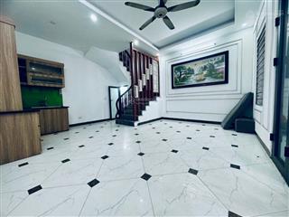 Hiếm phúc lợi, long biên, nhà 5 tầng mt 5.3m, ô tô đỗ cổng 6.75 tỷ