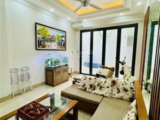 Bán nhà việt hưng long biên  5 tầng  ô tô đỗ cổng  giá 6,7 tỷ