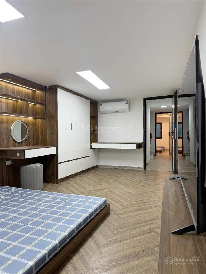 Bán nhà việt hưng  42m2 ô tô vào nhà  gần big c  cực hiếm