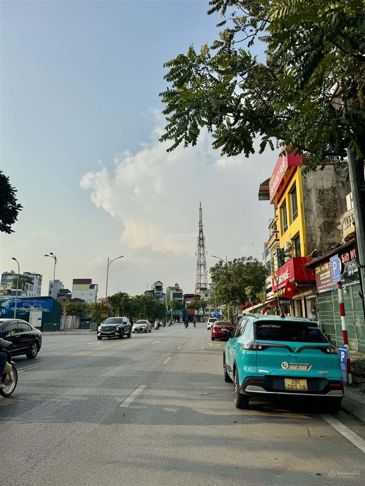 Bán nhà việt hưng  42m2 ô tô vào nhà  gần big c  cực hiếm