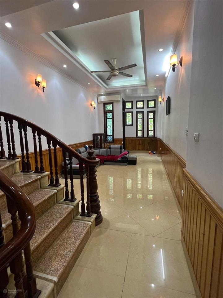 Nhà nguyên căn ngõ 3 ô tô tránh phố văn cao, dt 70m2 x 5 tầng, mt 5m, giá 19 triệu. nhà mới, đẹp
