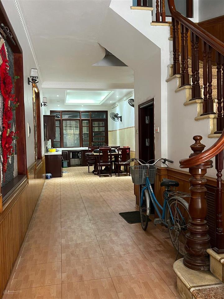 Nhà nguyên căn ngõ 3 ô tô tránh phố văn cao, dt 70m2 x 5 tầng, mt 5m, giá 21 triệu. nhà mới, đẹp