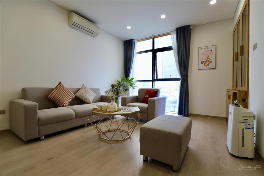 Căn hộ siêu đẹp, 2pn, có ban công thoáng rộng, nội thất hiện đại phố kim mã thượng