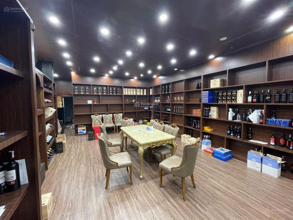 Cho thuê tầng 1 và lửng số 31a trần quốc toản, dt tầng 1 100m2 + lửng 70m2 giá 55tr (có thuê lẻ)