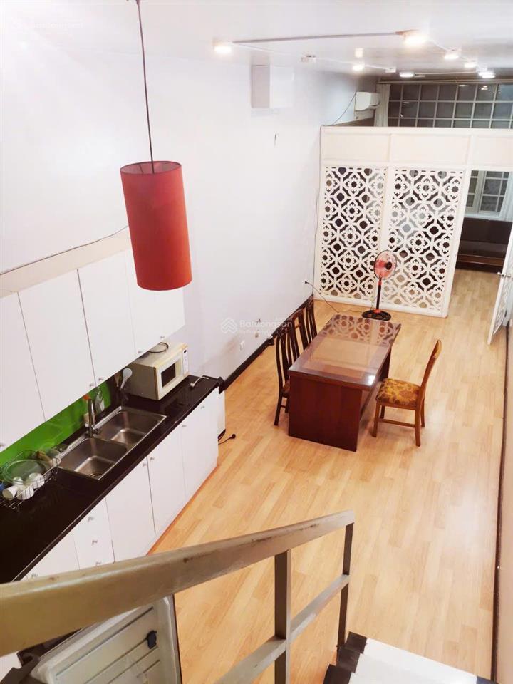 Duplex 2 tầng rộng, thoáng phố bà triệu, dt 120m2 gồm 2 pn, 1 bếp + khách riêng, giá thuê 17tr