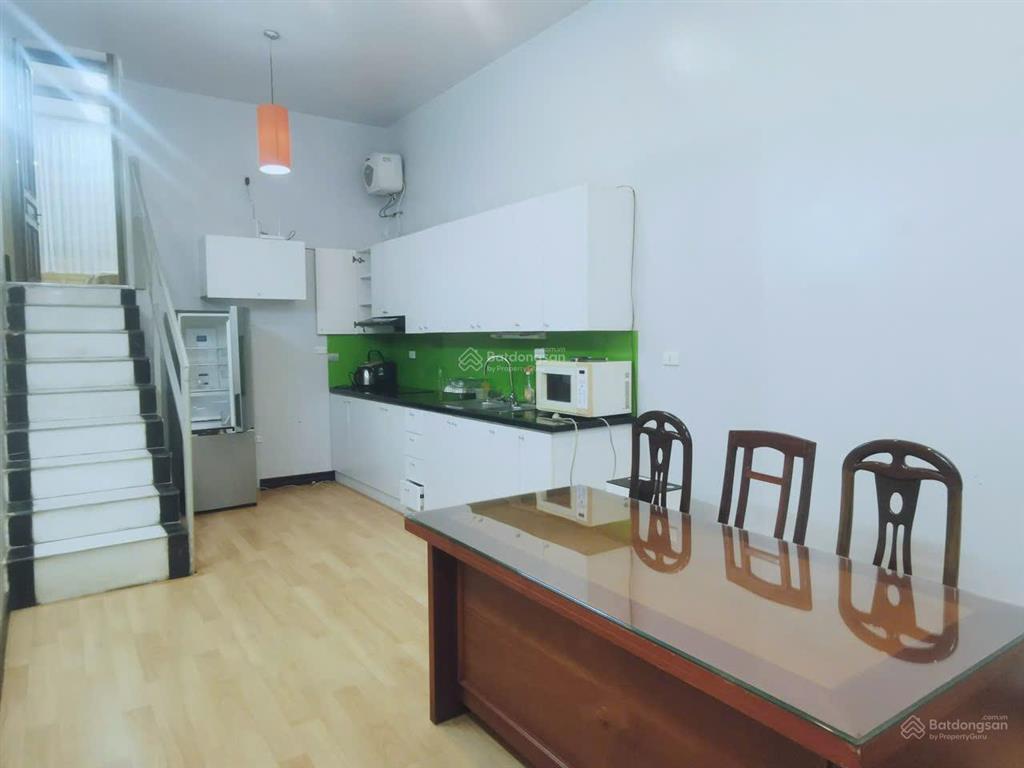 Duplex 2 tầng rộng, thoáng phố bà triệu, dt 120m2 gồm 2 pn, 1 bếp + khách riêng, giá thuê 17tr
