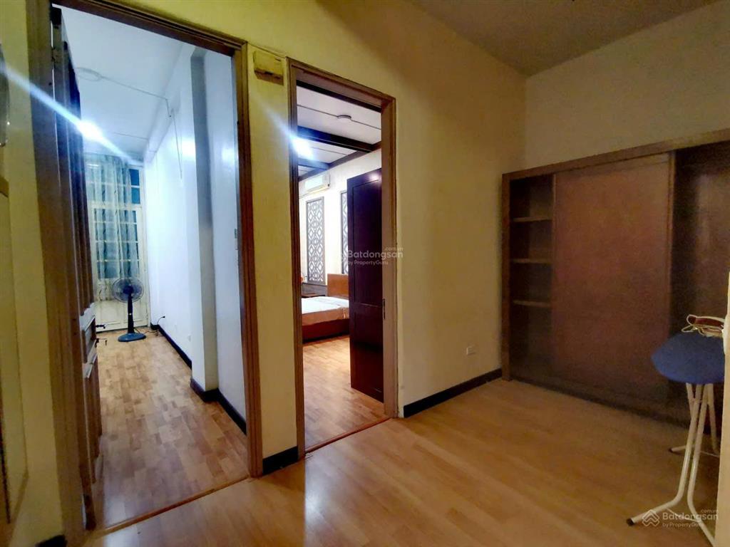 Duplex 2 tầng rộng, thoáng phố bà triệu, dt 120m2 gồm 2 pn, 1 bếp + khách riêng, giá thuê 17tr