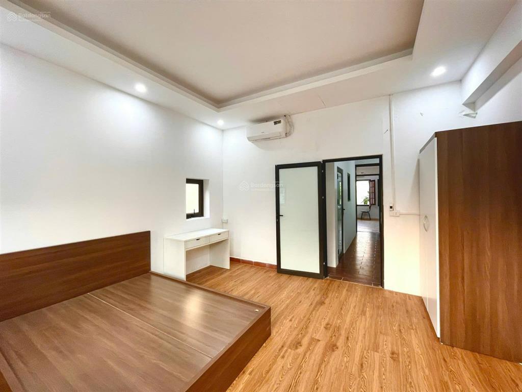 Căn hộ tầng 4 phố bà triệu, dt 70m2, gồm 2pn, đầy đủ nội thất, giá 13tr (căn hộ nhiều ánh sáng,đẹp)