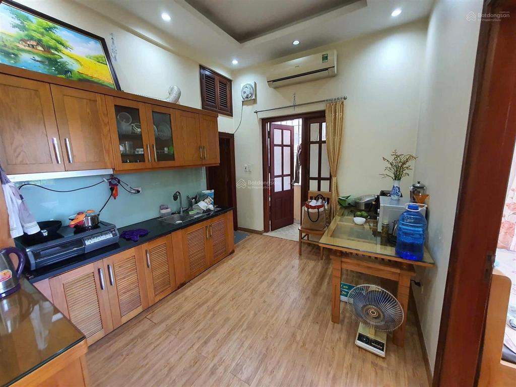Cho thuê căn hộ chung cư 27 lê thánh tông, dt 70m2, gồm 2pn, đầy đủ nội thất giá 11tr