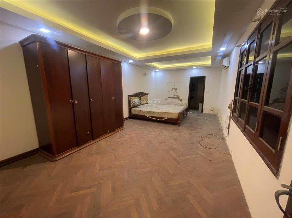 Phố lý thường kiệt, dt cho thuê cả nhà 60m2 x 5 tầng, mt 10m, giá 20tr/tháng
