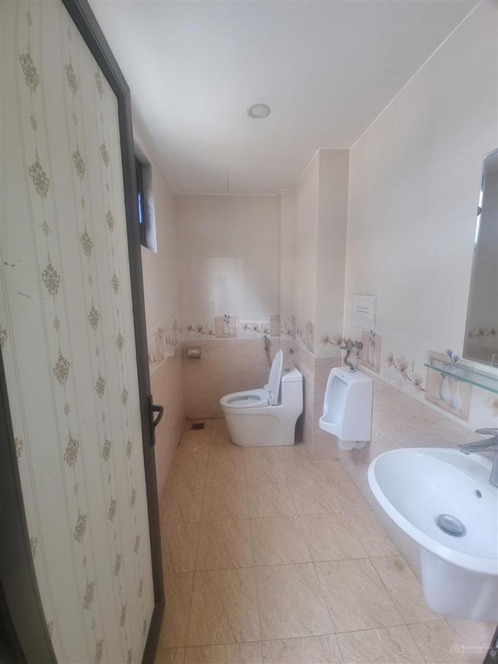Cần cho thuê sàn vp ngõ 61 lạc trung, dt sàn 65m2, lô góc 3 mặt thoáng, mới, đẹp, giá 12tr/tháng