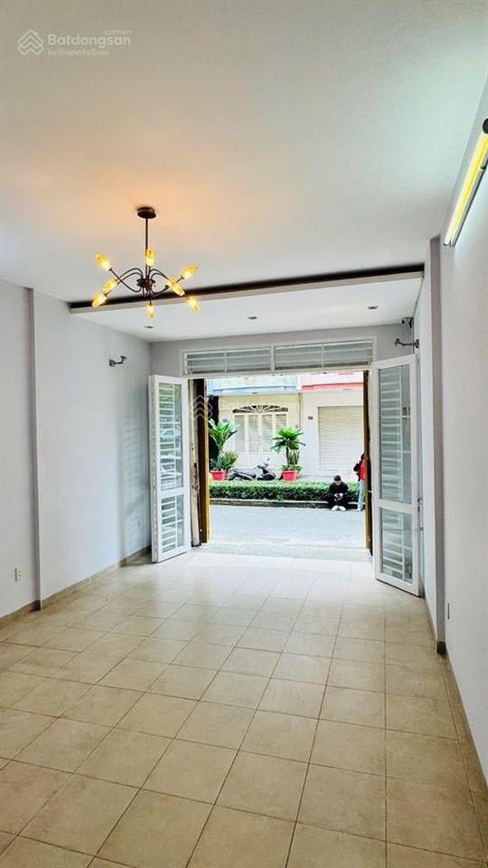 Mặt tiền đường cao lỗ 4 tầng, ngang 4m 16. khu nhà giàu, dân trí cao, giá 13,5 tỷ.