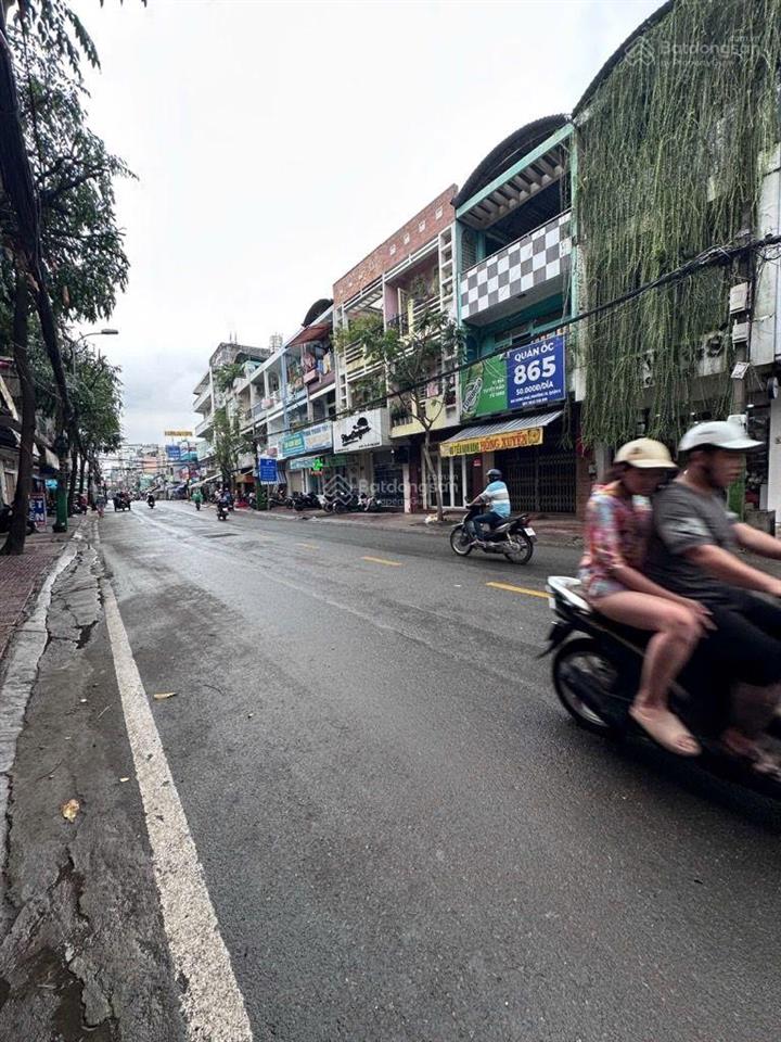 Cần bán gấp nhà mặt tiền kính doanh gần công viên, phường 4 quận 8 cũ, giá 18,5 tỷ.