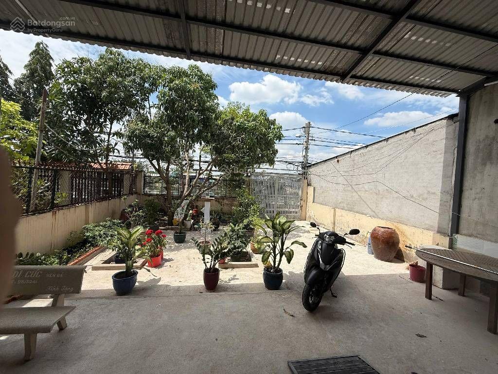 Cần bán gấp nhà đẹp, kiên cố, khu dân cư yên tĩnh, mặt tiền đường 20m, ô tô ngủ trong nhà, phường