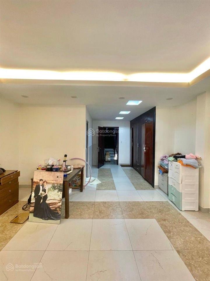 Cần bán gấp nhà đẹp, kiên cố, khu dân cư yên tĩnh, mặt tiền đường 20m, ô tô ngủ trong nhà, phường