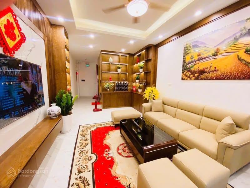 Nhà đẹp 5 tầng phố bằng liệt, 4p ngủ, gần trường học, chợ, thuận tiện sinh hoạt, vào ở ngay.