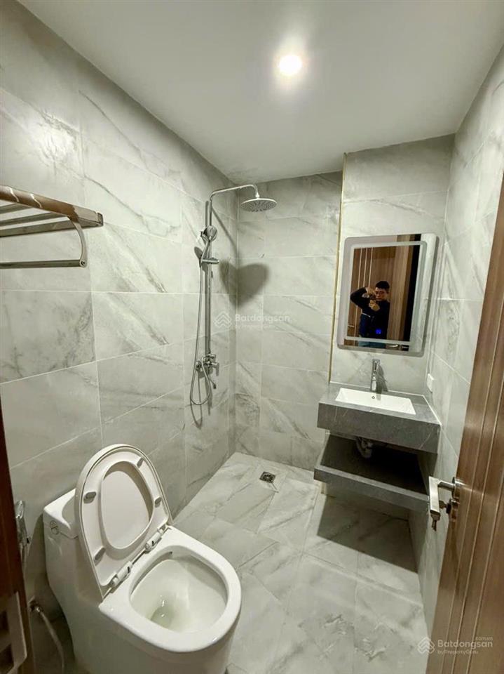Nhà đẹp 5 tầng phố bằng liệt, 4p ngủ, gần trường học, chợ, thuận tiện sinh hoạt, vào ở ngay.