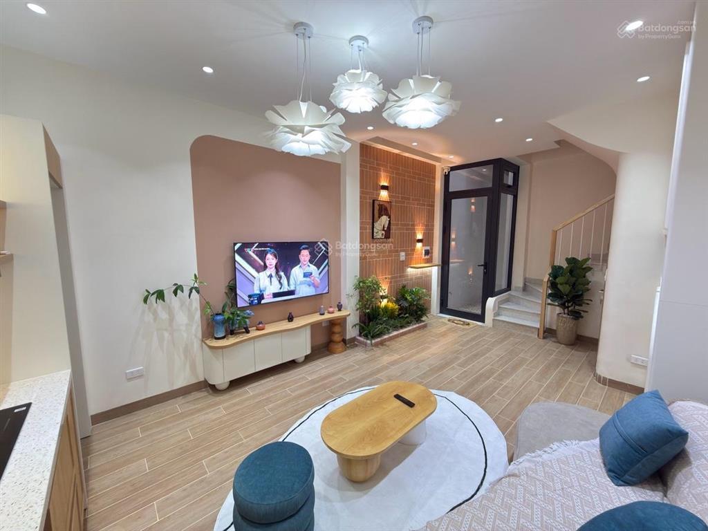Nhà đẹp ở ngay vũ tông phan thanh xuân, 30m ra phố, 5 tầng, 3 ngủ đầy đủ công năng.