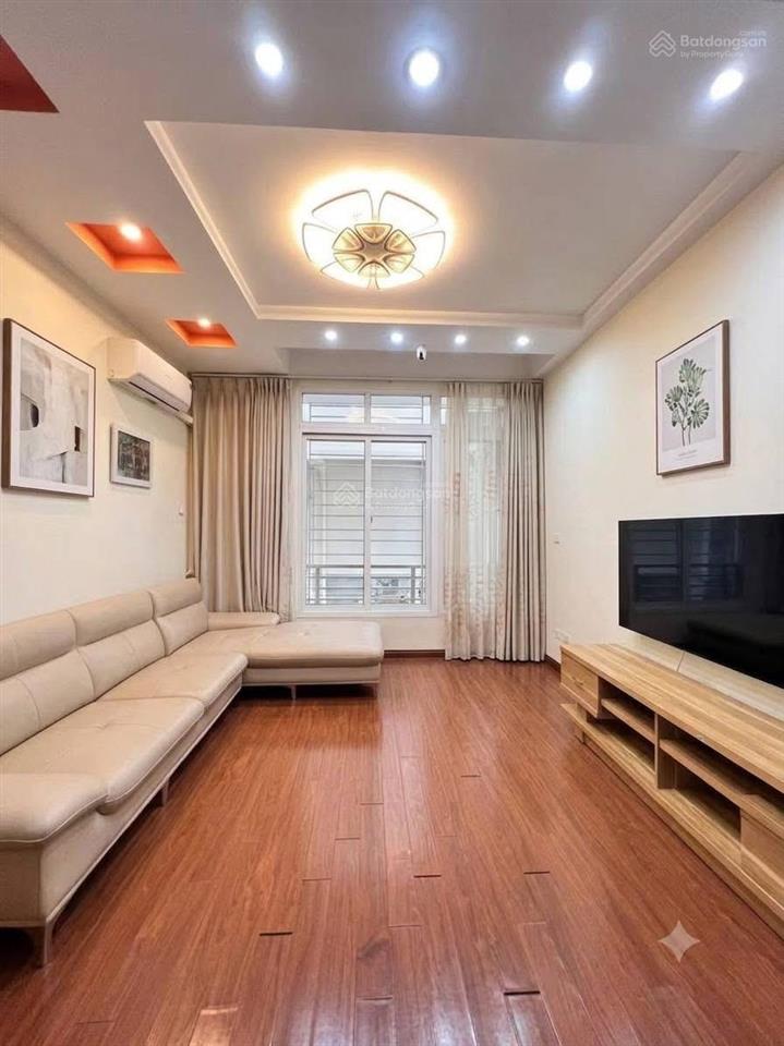 Nhà đẹp ở ngay trần duy hưng, cầu giấy, ngõ thông phân lô, 10m ra hồ, ô tô, 50m5 tầng giá 12,8 tỷ