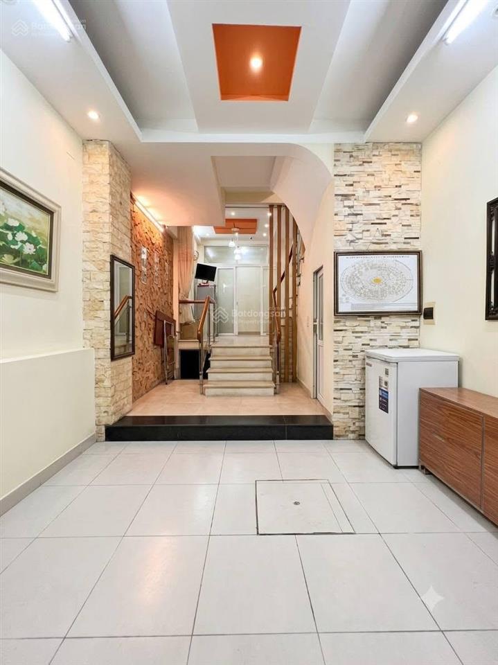 Nhà đẹp ở ngay trần duy hưng, cầu giấy, ngõ thông phân lô, 10m ra hồ, ô tô, 50m5 tầng giá 12,8 tỷ