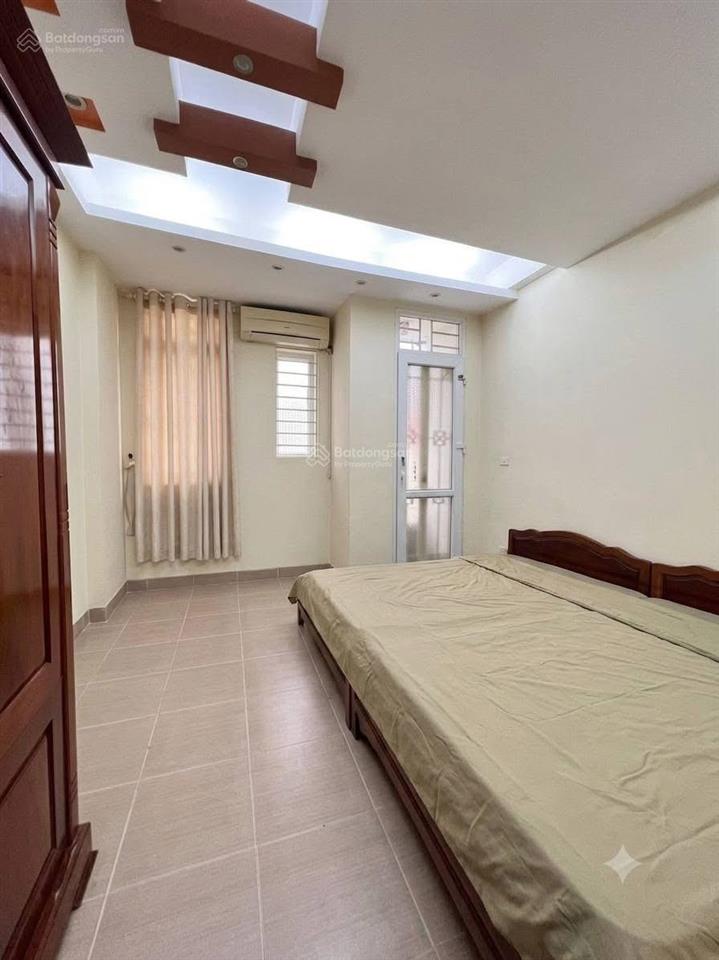 Nhà đẹp ở ngay trần duy hưng, cầu giấy, ngõ thông phân lô, 10m ra hồ, ô tô, 50m5 tầng giá 12,8 tỷ