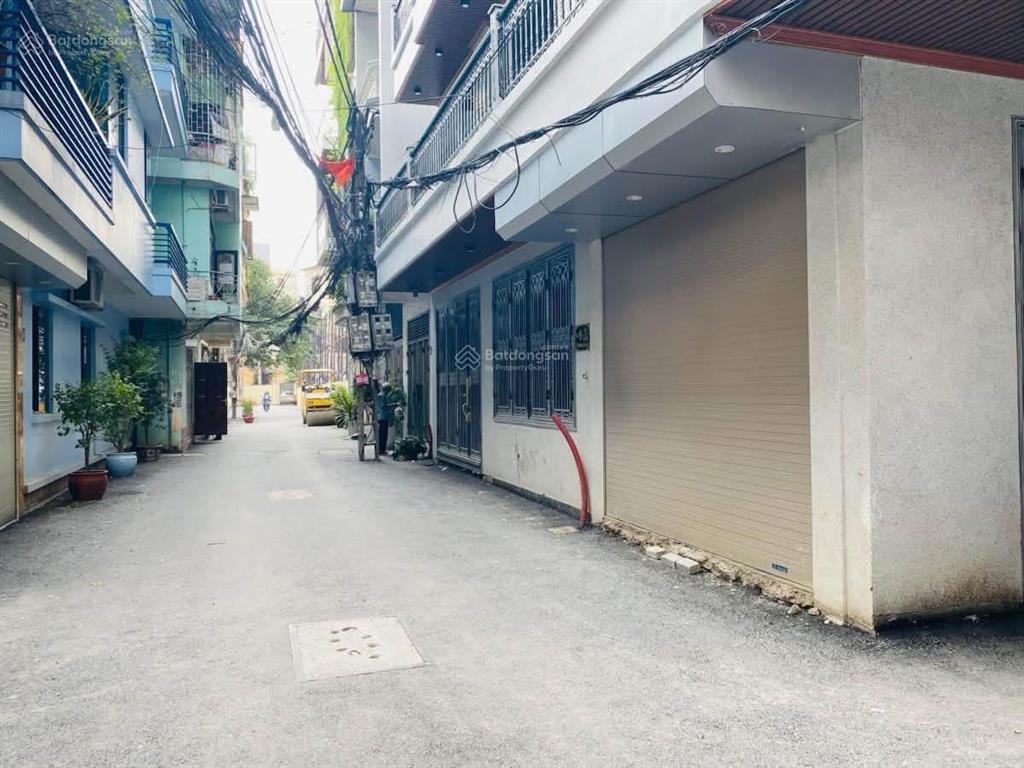 Đường láng phân lô cán bộô tô đỗ cửa 5 tầng thang máy 2 mặt thoáng nhà mới đẹp ở ngay.