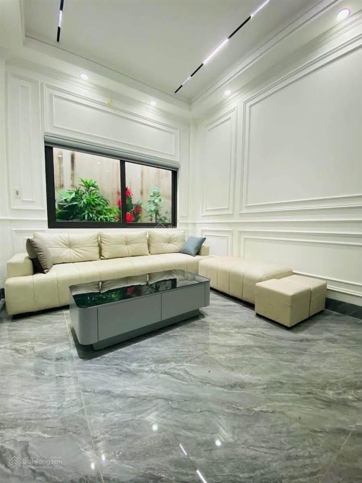 Đường láng phân lô cán bộô tô đỗ cửa 5 tầng thang máy 2 mặt thoáng nhà mới đẹp ở ngay.