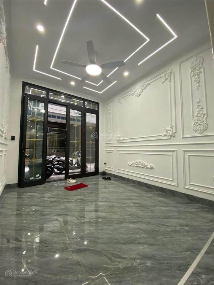 Đường láng phân lô cán bộô tô đỗ cửa 5 tầng thang máy 2 mặt thoáng nhà mới đẹp ở ngay.