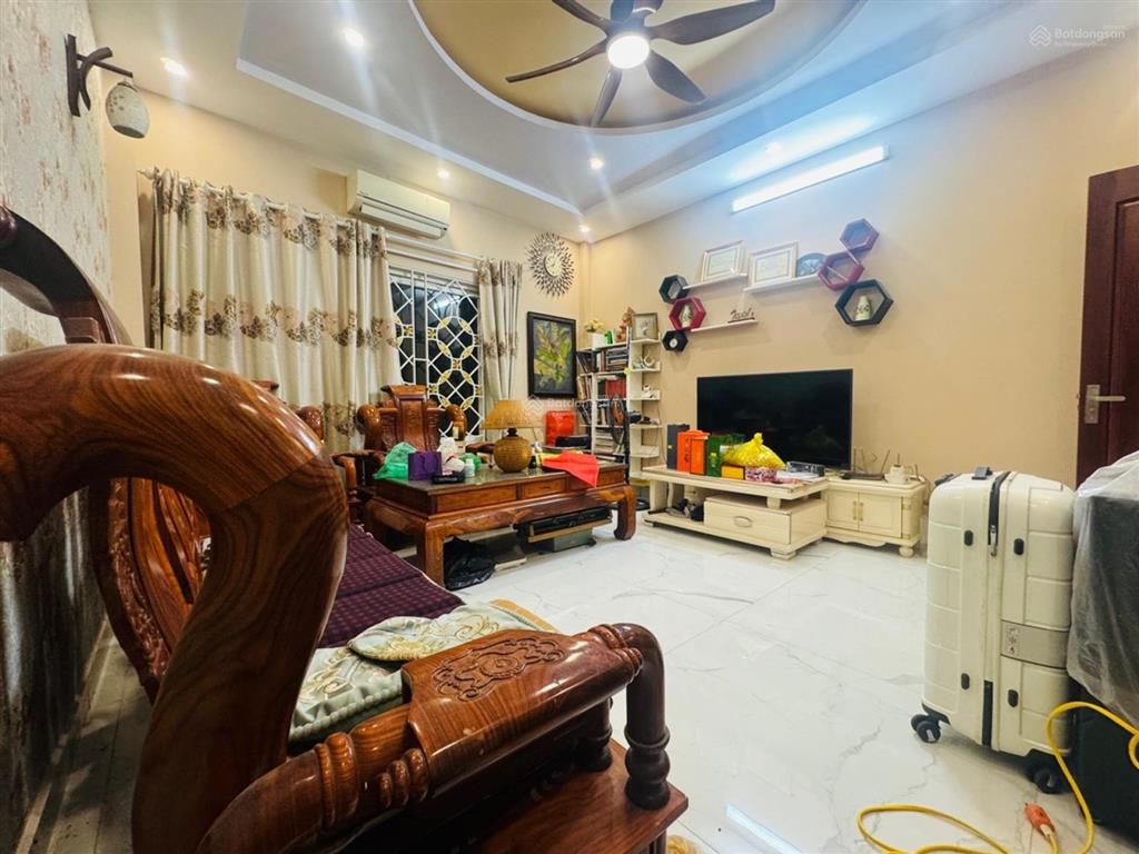 Phố bồ đề nhà đẹp oto thông kinh doanh dt rộng ở sướng sẵn nội thất ở ngay sđcc giá đầu tư
