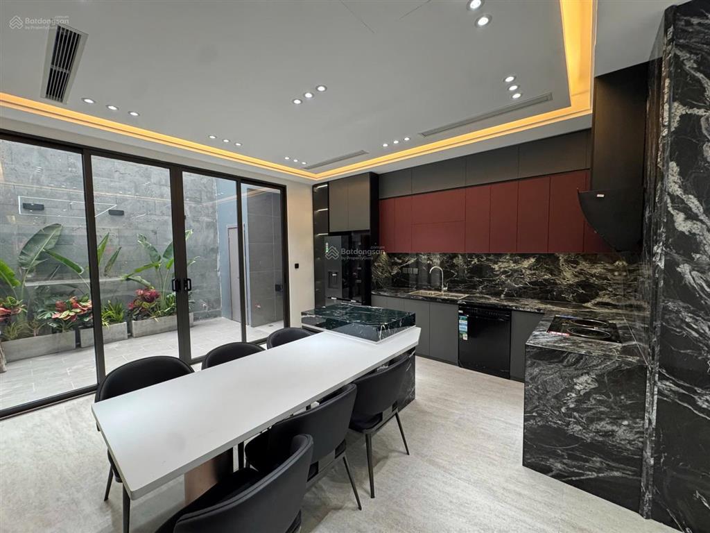 Siêu phẩm việt hưng gâra oto 6 tầng thang máy  oto thông full nội thất dt rộng sđcc pháp lý sạch