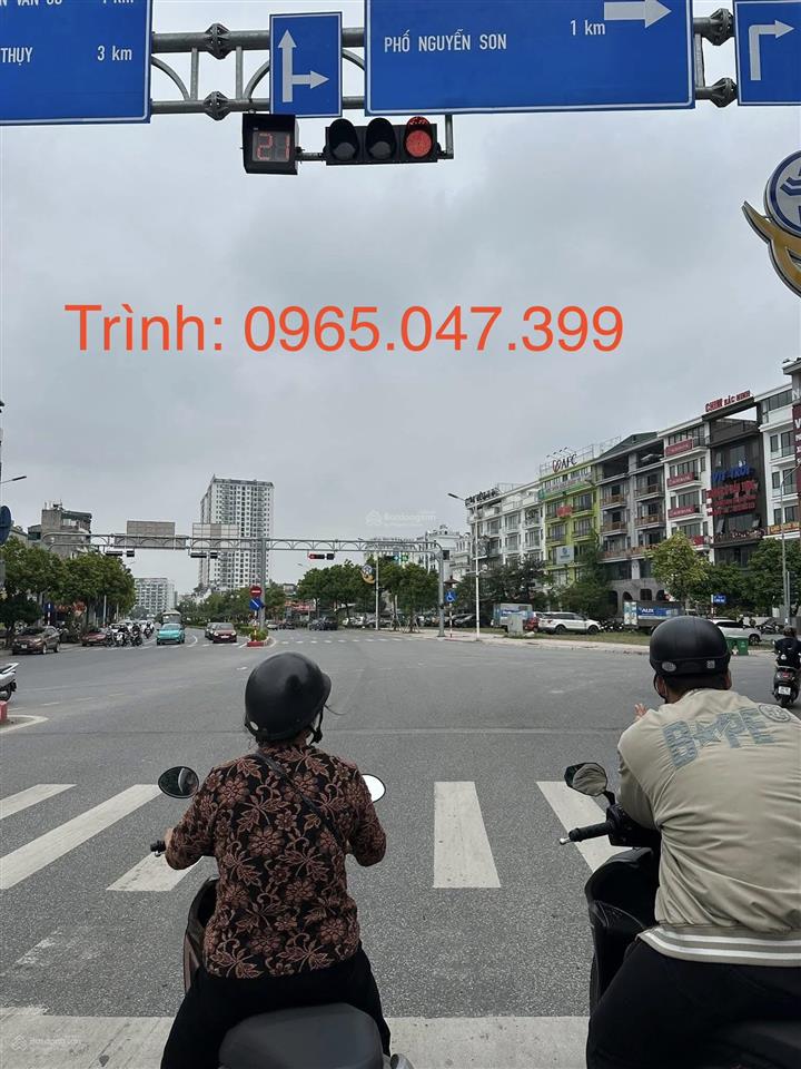 Mp hồng tiến toà nhà văn phòng 5 tầng thang máy vỉa hè kinh doanh sầm uất giá đầu tư sđcc 155m