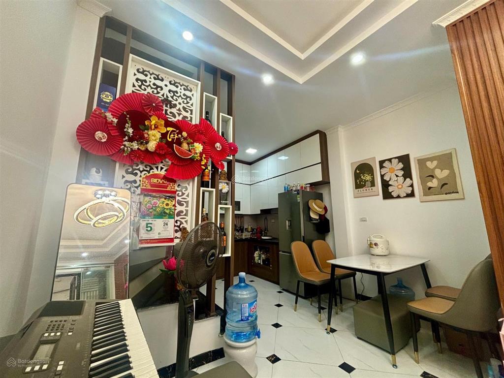 Chính chủ e trai em muốn bán căn nhà tại dương văn bé 32m x 5 tầng 7.6 tỷ có thương lượngsđcc