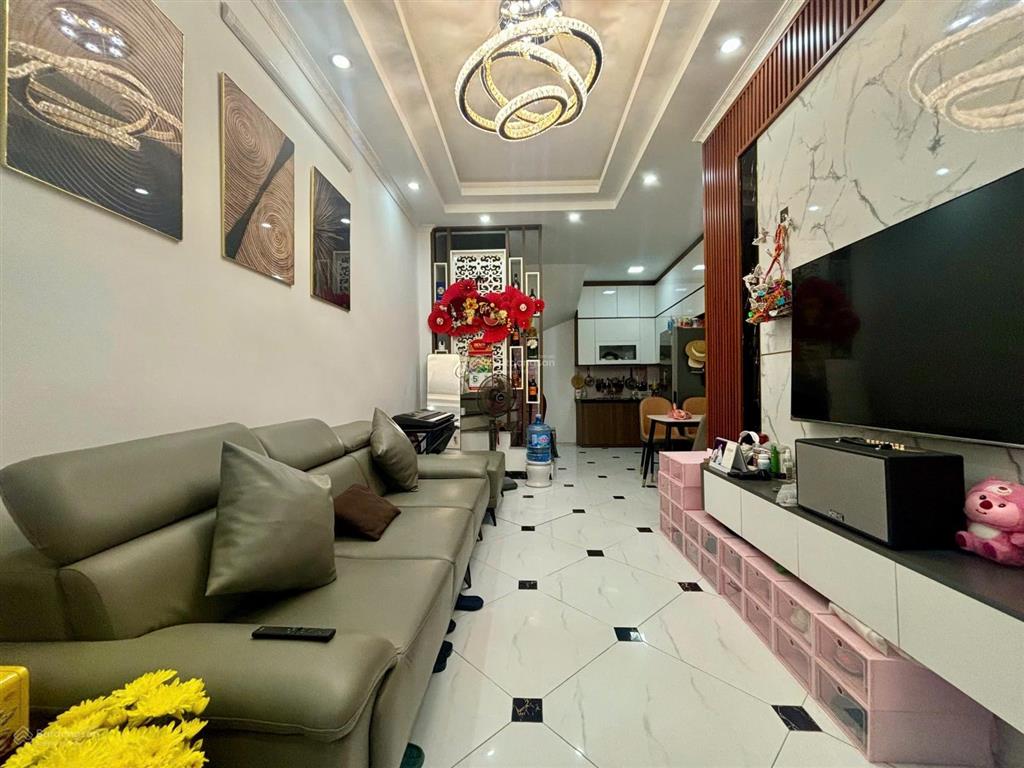 Chính chủ e trai em muốn bán căn nhà tại dương văn bé 32m x 5 tầng 7.6 tỷ có thương lượngsđcc