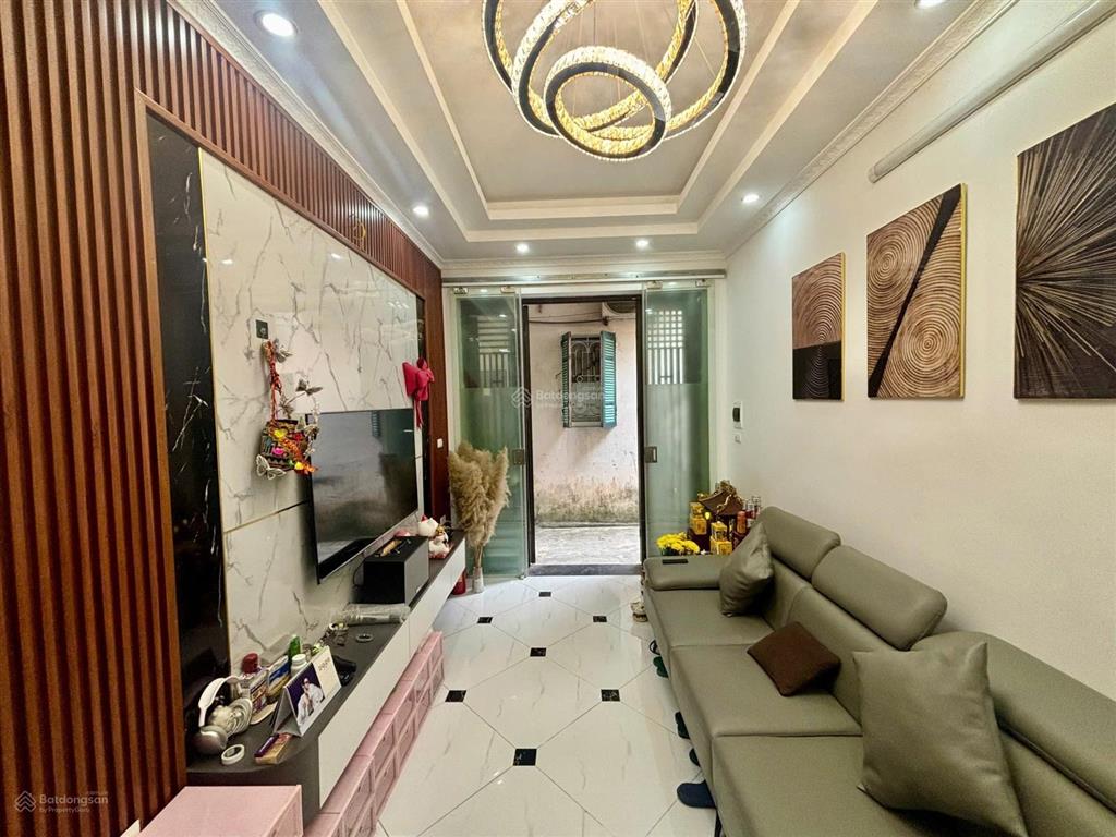 Chính chủ e trai em muốn bán căn nhà tại dương văn bé 32m x 5 tầng 7.6 tỷ có thương lượngsđcc