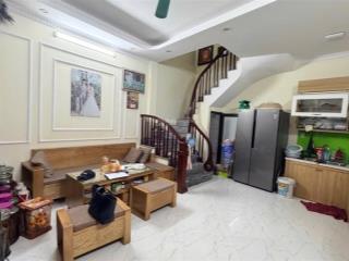 Nhà ngọc thụy 33m x 5 tầng 6.9 tỷ full nội thất sđcc sẵn ở ngay chủ thiện chí chưa qua đt