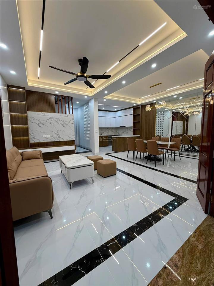 Bán nhà xây mới tại phố hoàng ngân, p. trung hòa. dt 59m2. mt 7m. xây 5 tầng. giá chào 17,5 tỷ