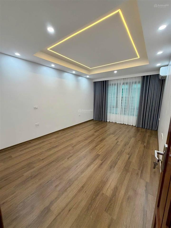 Bán nhà xây mới tại phố hoàng ngân, p. trung hòa. dt 59m2. mt 7m. xây 5 tầng. giá chào 17,5 tỷ