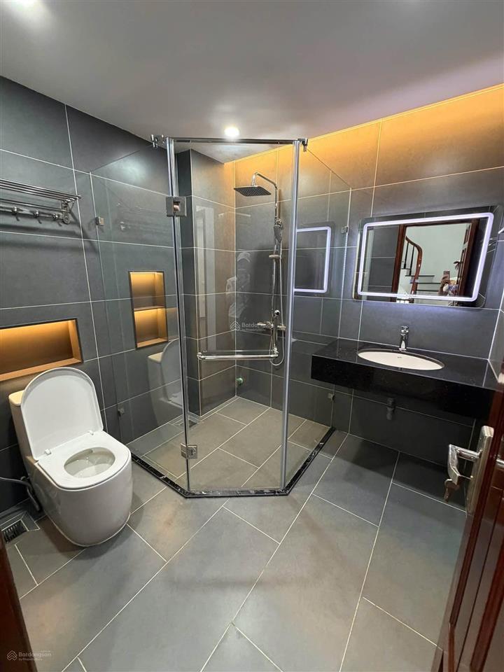 Bán nhà xây mới tại phố hoàng ngân, p. trung hòa. dt 59m2. mt 7m. xây 5 tầng. giá chào 17,5 tỷ