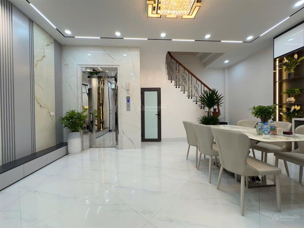 Bán nhà lô góc, xây mới 6 tầng có thang máy tại phố tam trinh. dt40m2. mt5,5m. giá chào 9.7 tỷ