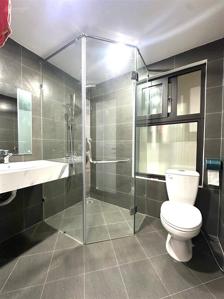 Bán nhà tại phố yên hòa, cầu giấy. khu dân trí cao. dt 31m2. mt 5m. xây 5 tầng mới. giá chào 8.5 tỷ