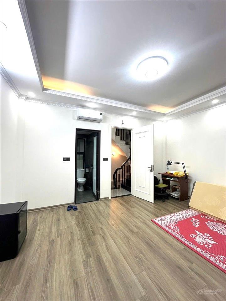 Bán nhà tại phố yên hòa, cầu giấy. khu dân trí cao. dt 31m2. mt 5m. xây 5 tầng mới. giá chào 8.5 tỷ