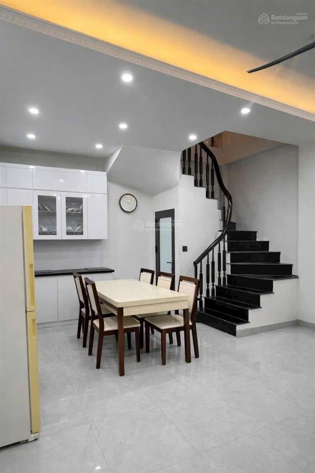 Bán nhà tại phố yên hòa, cầu giấy. khu dân trí cao. dt 31m2. mt 5m. xây 5 tầng mới. giá chào 8.5 tỷ
