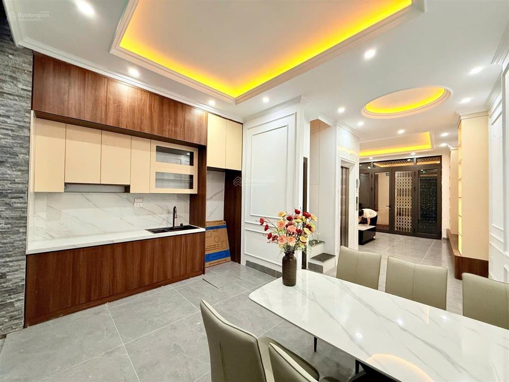 Bán nhà khu qđ phố vương thừa vũ. dt 44m2. mt4m. xây 5 tầng có thang máy. giá chào 11.6 tỷ