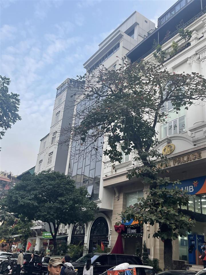 Bán gấp nhà mặt phố lộc, căn góc hai mặt tiền, kinh doanh cho thuê 55tr/th nhà 4 tầng 1 tum 136m2