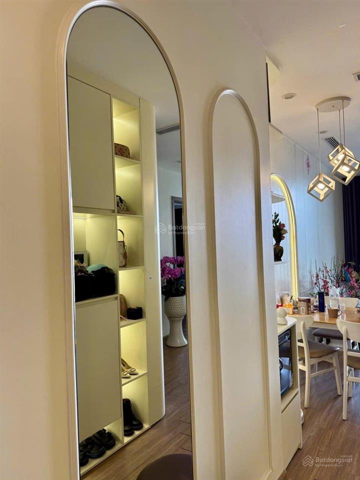 Bán căn hộ 2pn 2wc 77m2 view hồi giá 10,x tỷ dự án vinhomes sky lake.  0984 576 ***