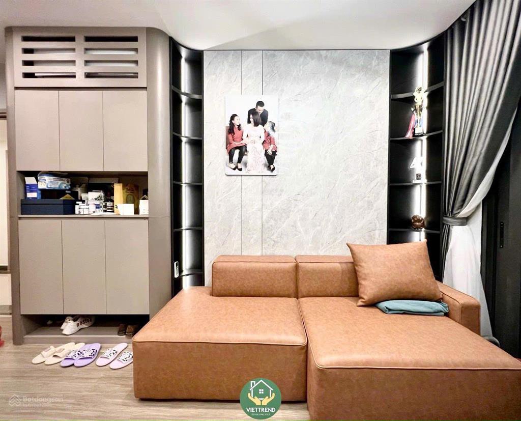 Bán căn hộ 2pn2wc 60m2 giá 4,x tỷ the sapphire vinhomes smart city.  0984 576 ***