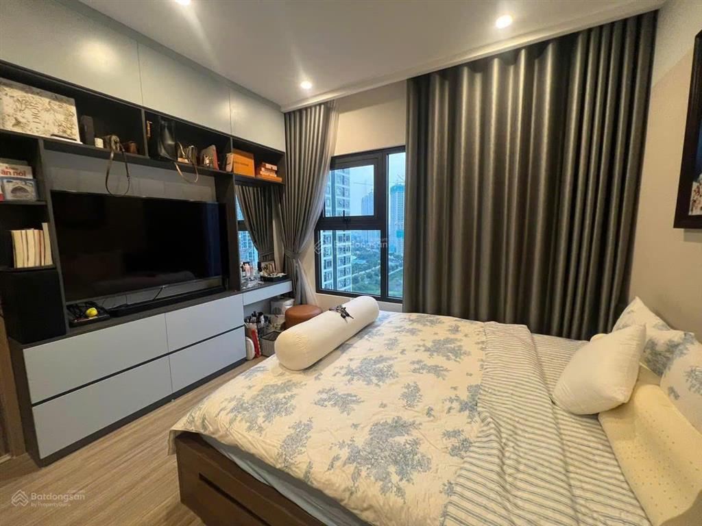 Bán căn hộ 2pn2wc 60m2 giá 4,x tỷ the sapphire vinhomes smart city.  0984 576 ***