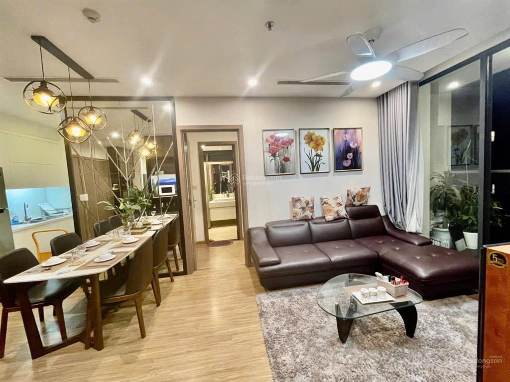 Cần tiền bán căn hộ 2pn sky lake hướng đông nam, full đồ nội thất cao cấp, phù hợp để ở và cho thue
