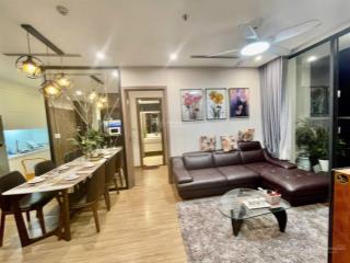 Cần tiền bán căn hộ 2pn sky lake hướng đông nam, full đồ nội thất cao cấp, phù hợp để ở và cho thue