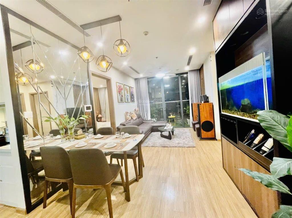Cần tiền bán căn hộ 2pn sky lake hướng đông nam, full đồ nội thất cao cấp, phù hợp để ở và cho thue